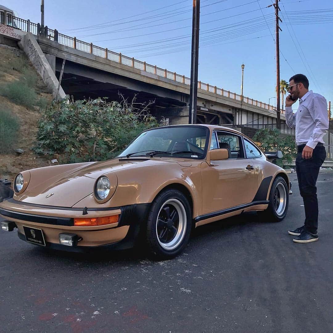 CarsWithoutLimitsさんのインスタグラム写真 - (CarsWithoutLimitsInstagram)「Cashmere Beige 911 Turbo & @mralexmanos Classic Car Finder #carswithoutlimits #porsche #911 #Turbo @beverlyhillscarclub」8月19日 2時02分 - carswithoutlimits