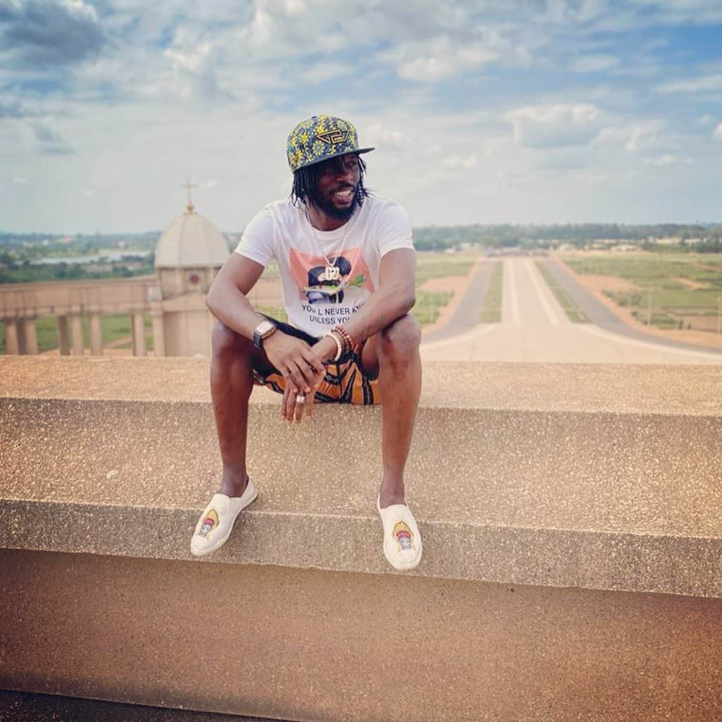 ジェルヴィーニョのインスタグラム：「📍Yamoussoukro 🇨🇮 Family time 😊  ___________________________________________________   #cotedivoire  #team225  #yamoussoukro  #basilique  #familytime  #holiday  #capitale #teamg27」