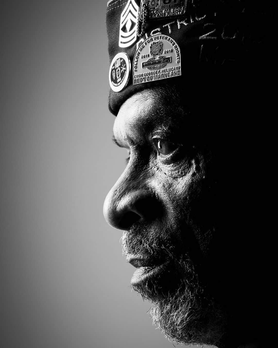 NikonUSAさんのインスタグラム写真 - (NikonUSAInstagram)「Photojournalist and #NikonAmbassador @SLPearsall has captured portraits of more that 6,000 veterans to help honor them and share their inspiring stories in a creative way. Today, Stacy will answer your questions for an Ask Me Anything, so leave your questions in the comments!  To hear more from Stacy, tune in to our #CreatorsHour My Defining Images talk! Check out the link in our bio to watch Stacy share some of the important images of her career and explain why she decided to start @Veterans_Portrait_Project 📸  #portraitphotography #veteran #blackandwhitephotography #photojournalism」8月19日 2時03分 - nikonusa