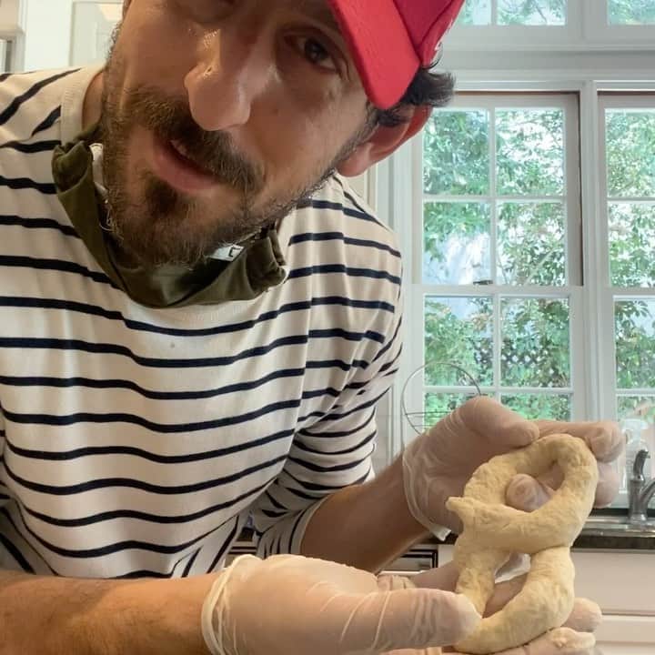 アダム・シャピロのインスタグラム：「This batch is for the king of the Dad Joke, @kerrywashington’s superstar pop, Earl Washington, scene stealing star of last night’s @jimmykimmellive. Enjoy the @shappypretzel, Earl!」