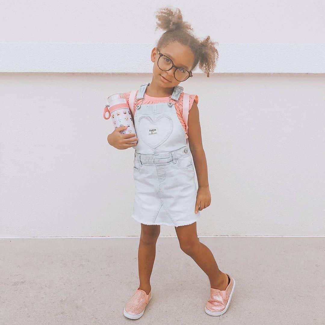 のインスタグラム：「However you go #backtoschool, overalls are a must! 🙌 Whether you're back in the classroom or #virtuallearning, we wanna see your school style! Tag us @oshkoshkids for a chance to be featured. ✏️📚 🤩#learningathome #intheclassroom #oshkoshkids 📷: @mamakateplus3」