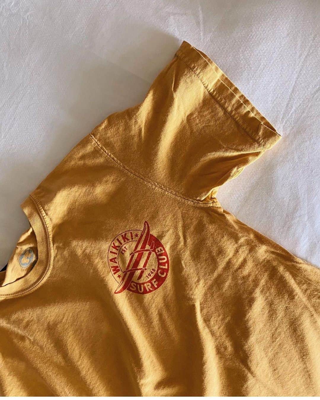 マリブシャツのインスタグラム：「Dreamy wardrobe repost 🌞📸: @eleannnora」