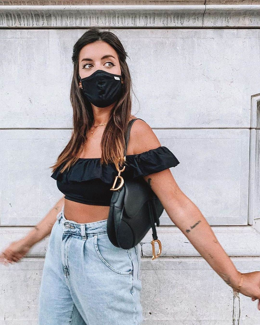 YouTubeさんのインスタグラム写真 - (YouTubeInstagram)「Phone ✔️ Keys ✔️ Wallet ✔️ Mask ✔️  Take it from @dulceida its easy to be safe and head out in style #youtubefashion」8月19日 2時06分 - youtube