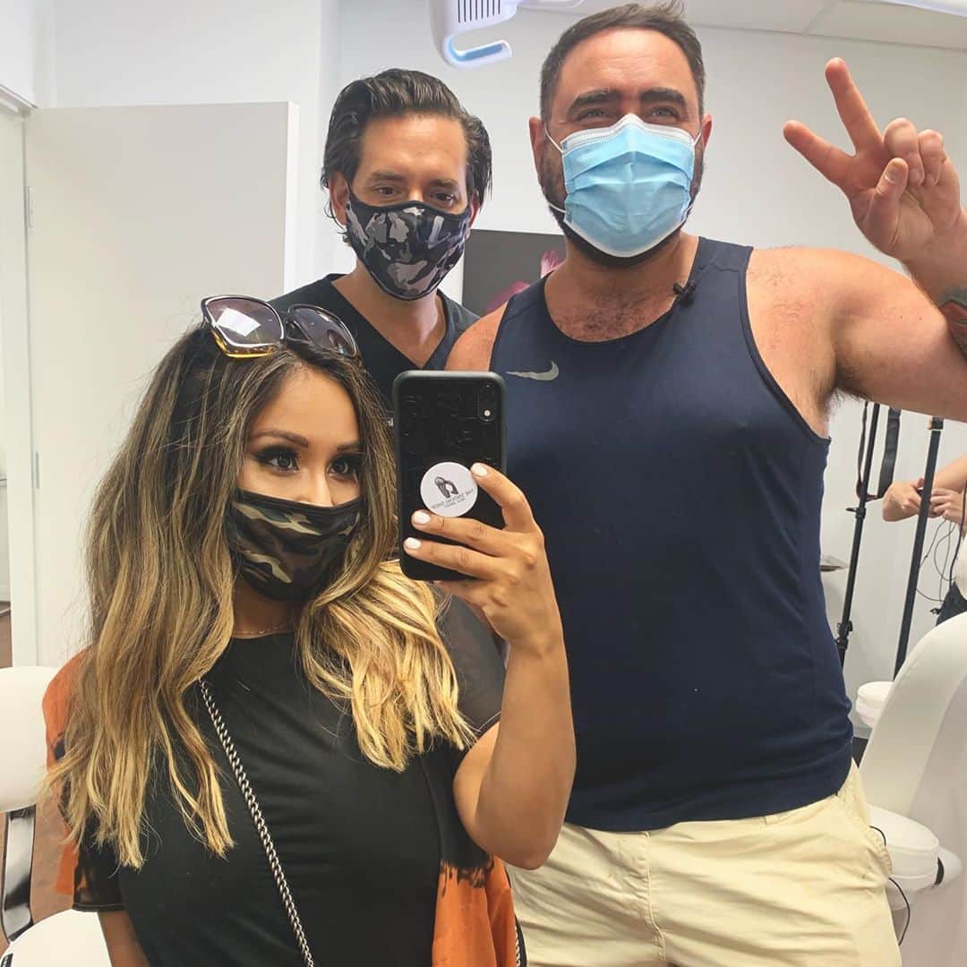 ニコール・ ポリッツィのインスタグラム：「ITS HAPPENING! @misterp79 JOEY IS GETTING NEW BOOBS ! We love @tutelaps❤️🙏🏽」