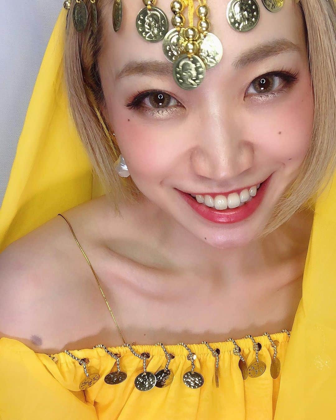 のインスタグラム：「やっぱ黄色すっきぃ！🌻💛🐱🐥🌼🌟🍋🧀🏵📒✏️  #mememe #17live  #見に来てね #💛💛💛 #🔮👙💛」