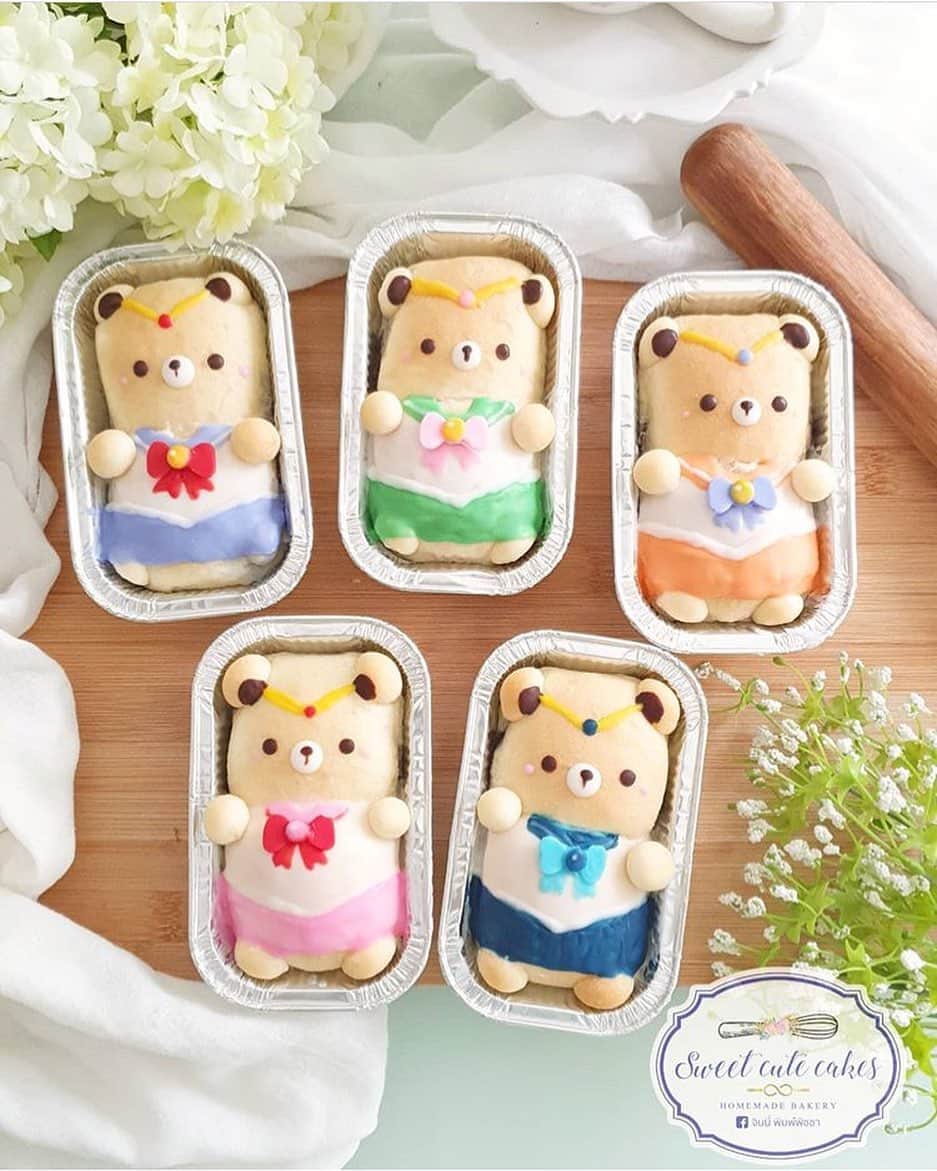 のインスタグラム：「✨🌙 Sailor Moon bread bear loaves by @sweetcutecakes! Never seen cuter bread! 🌙✨  #sailormoon #セーラームーン　#bread #food #foodstagram #bear」