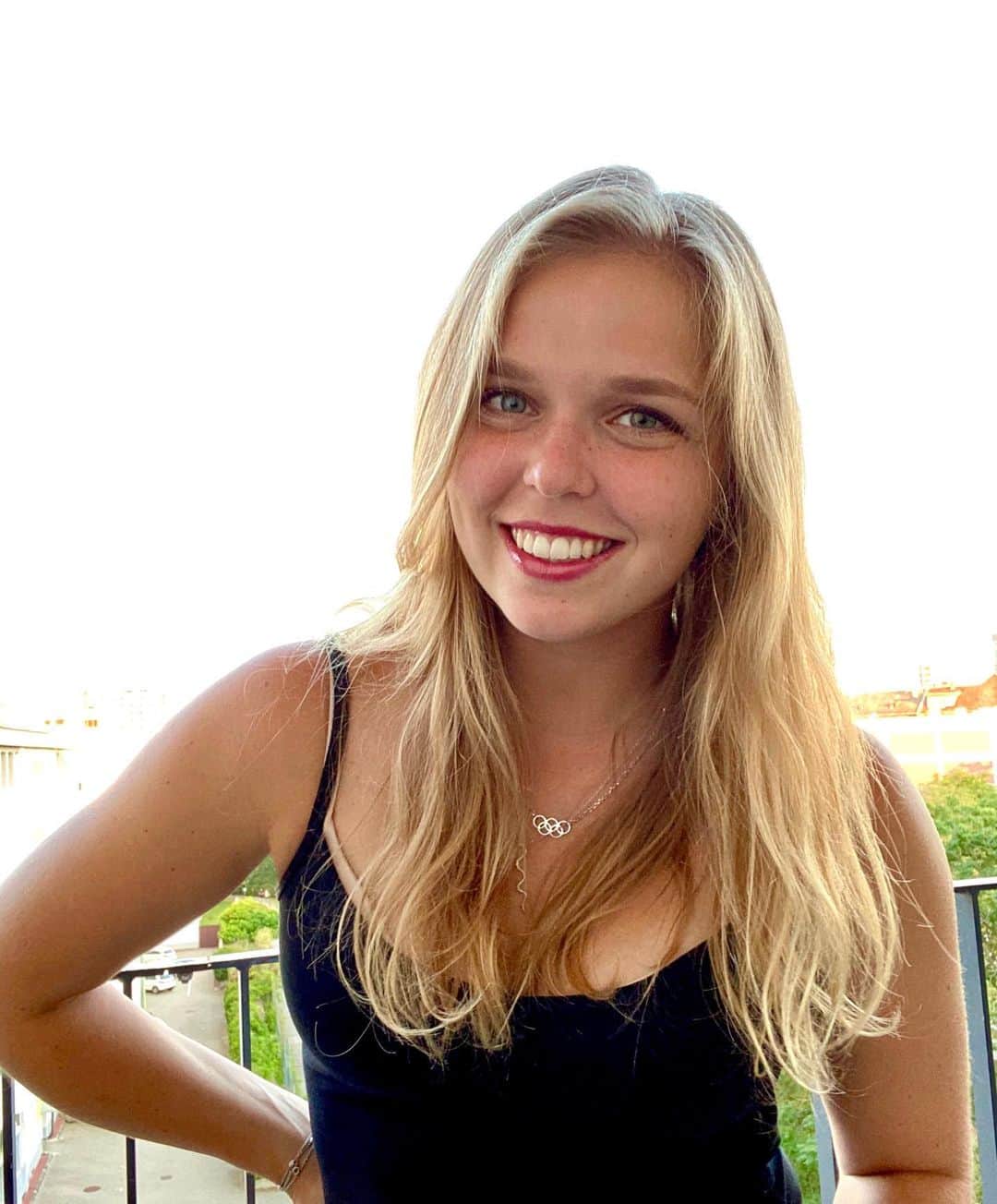ニコル・ラジコワのインスタグラム：「🌞🌞🌞」