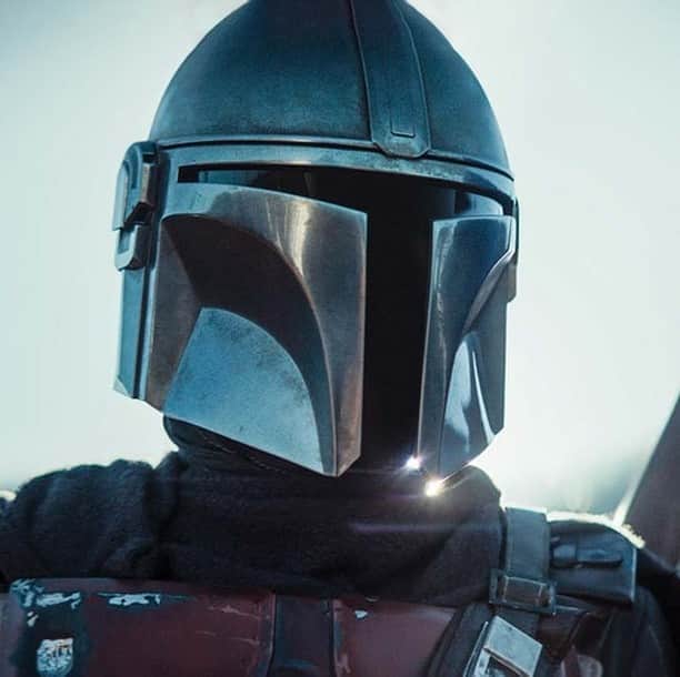 ハリウッド・リポーターさんのインスタグラム写真 - (ハリウッド・リポーターInstagram)「What does George Lucas think of #TheMandalorian? Executive producers Jon Favreau and Dave Filoni reveal the #StarWars franchise creator's reaction to the Disney+ series and recall keeping Baby Yoda a secret — at the link in bio.」8月19日 3時09分 - hollywoodreporter