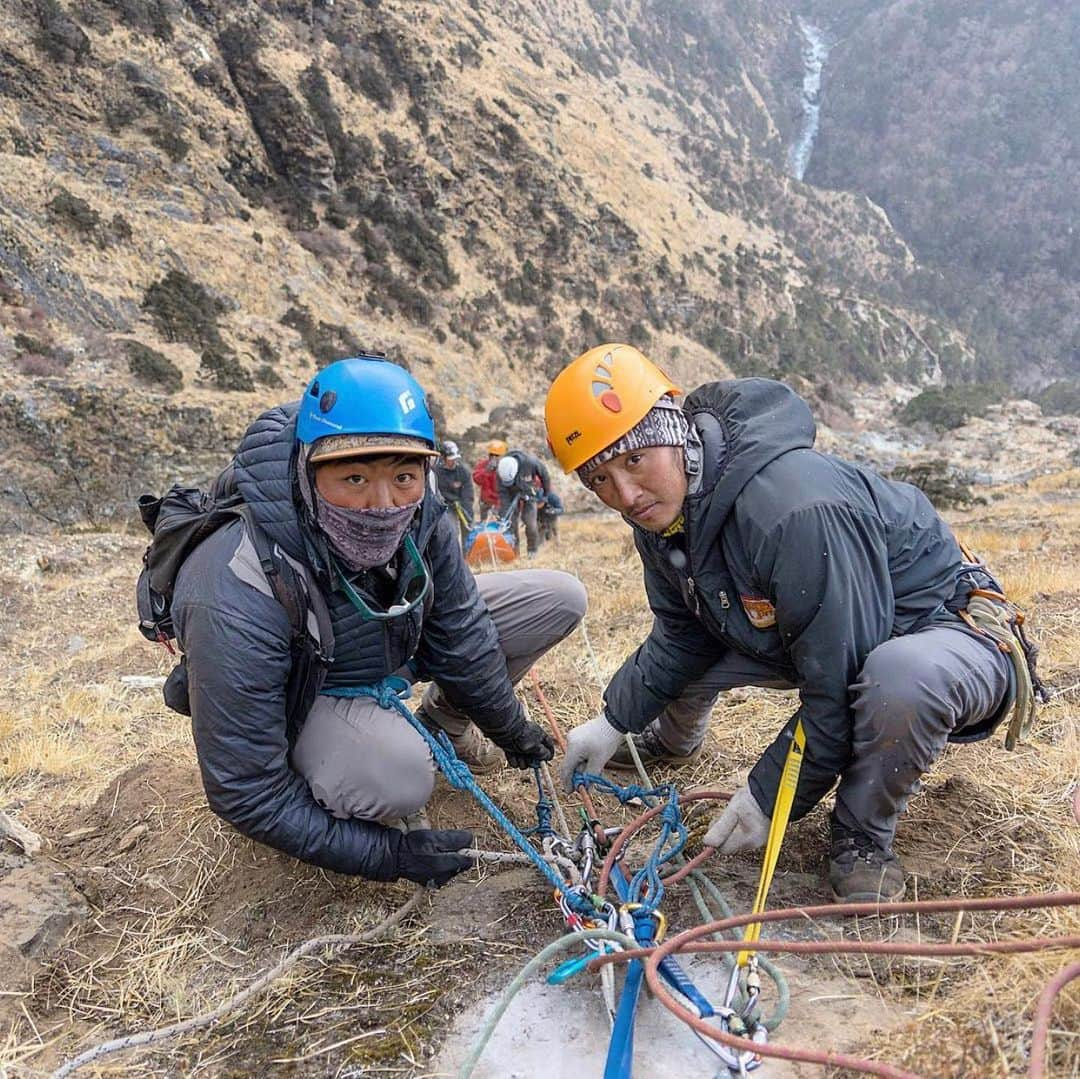 コンラッド・アンカーさんのインスタグラム写真 - (コンラッド・アンカーInstagram)「Climbing creates meaningful relationships between people. The opponent is not another human, rules or a clock. It’s gravity and the environment created by it that we play with.   The trust, communication and dedication that climbing requires are the core of the community. As climbers we live on the edge - this experience makes the connection to those around us precious.   Sharing good things is one of the finer parts of being human. @khumbuclimbingcenter (Phortse, Nepal) works to build community  through climbing as recreation and profession.   Join @climb.malawi @paraclimbinglondon @coralcliffs @memphisroxclimbing @indigenouswomxnclimb @paradoxsports on Saturday August 22 with host @bookofsamuel & @thenorthface plus the virtual world to celebrate the good climbing creates.  Stunning Himalaya and ice climbing photography by @himalayanquests.   #climbing #nepal #khumbu #everest #sherpajacket」8月19日 3時18分 - conrad_anker