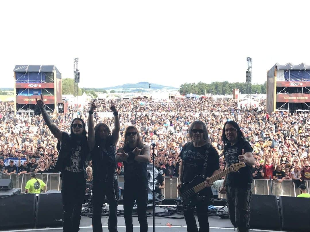 Queensrycheさんのインスタグラム写真 - (QueensrycheInstagram)「At the Summer Breeze Festival in Dinkelsbühl, Germany 👍 #queensryche #theverdicttour #summerbreezefestival #dinkelsbühl #germany🇩🇪 #greatcrowd #wemissperformingforyou #bandofbrothers #memories #goodtimes #greatvibes」8月19日 3時30分 - queensrycheofficial