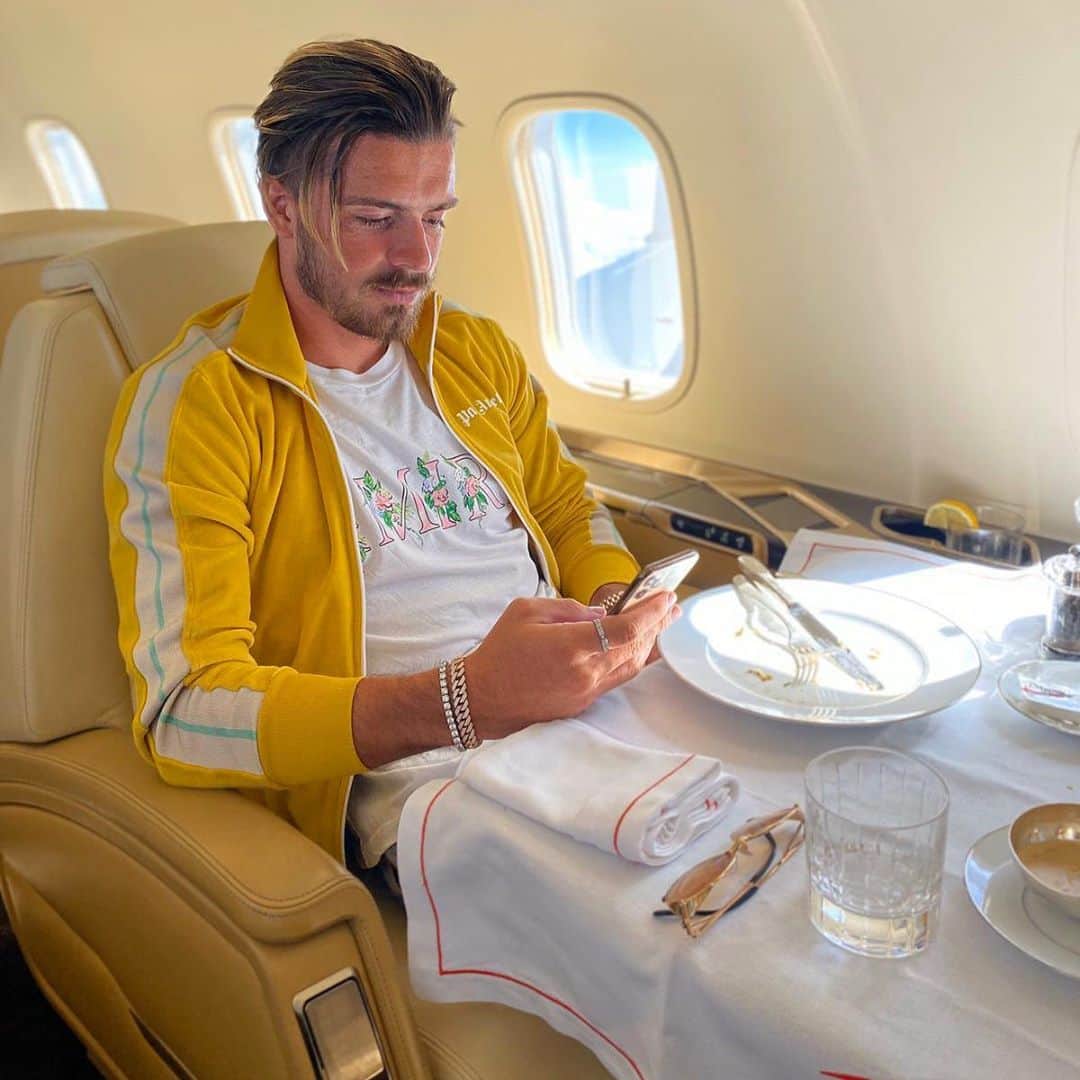 ジャック・グリーリッシュのインスタグラム：「Great summer now back to work! 👊🏻⚽️」