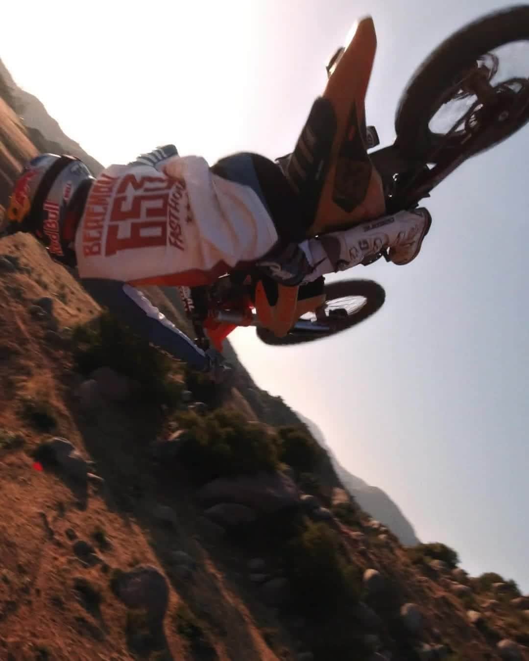 レッドブルのインスタグラム：「gravity doesn't apply to @tylerbereman 🤯⠀  ⠀ One athlete. One drone. One insane freeride. Check out Tyler Bereman’s newest one-take masterpiece, One Shot. 🔗 in bio ☝️⠀ ⠀ 🏃‍♂️: @tylerbereman⠀ 📹: @djiglobal @johnny_fpv @wildrabbitaerial⠀ #RedBullMotorsports #freeride #motocross #whips #mx #RedBull #givesyouwings」