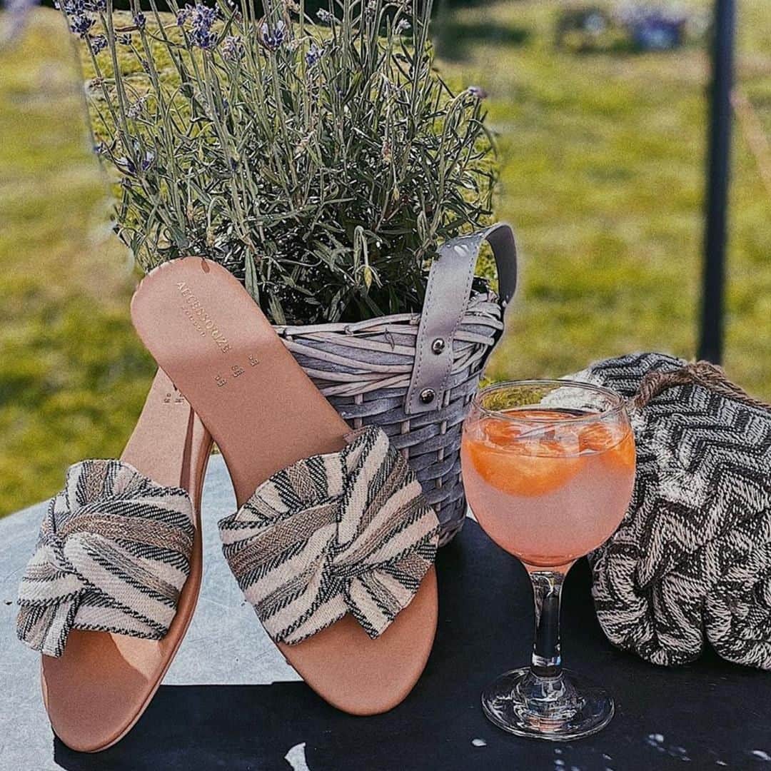 アクセサライズのインスタグラム：「Happy feet at happy hour 🍹  📷: @frida3nger  Tap to shop or head to the link in our bio  #Accessorize #Accessorizer」