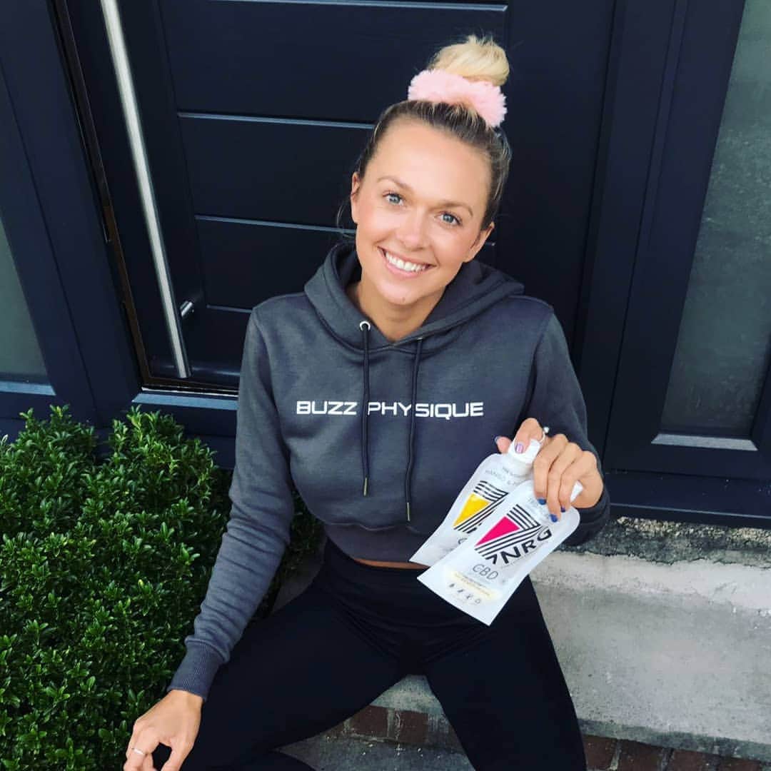 トニア・コーチのインスタグラム：「🏆It's competition time🏆  @7nrg_uk are giving away a box of pre workout drinks or post workout drinks. All you have to do is........  ⭐Tag your training buddies in the comments below 🌟Follow myself and @7nrg_uk for your entries to count 🌠Share this post of your story  7 NRG : Fill, shake, drink and recycle♻️  (my favourite has to be the preworkout drinks ❤️)」