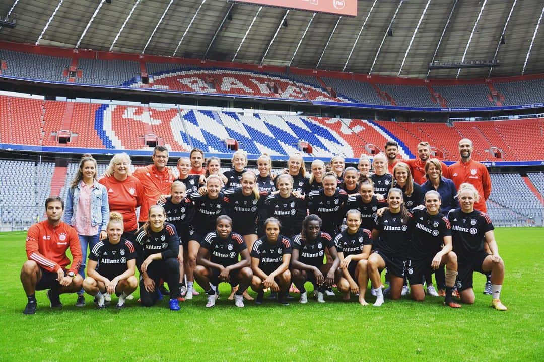 Lina Magullのインスタグラム：「Trainingshighlight in der Allianzarena @fcbayern 🔥 ready for CL 🦾 #beREDy」
