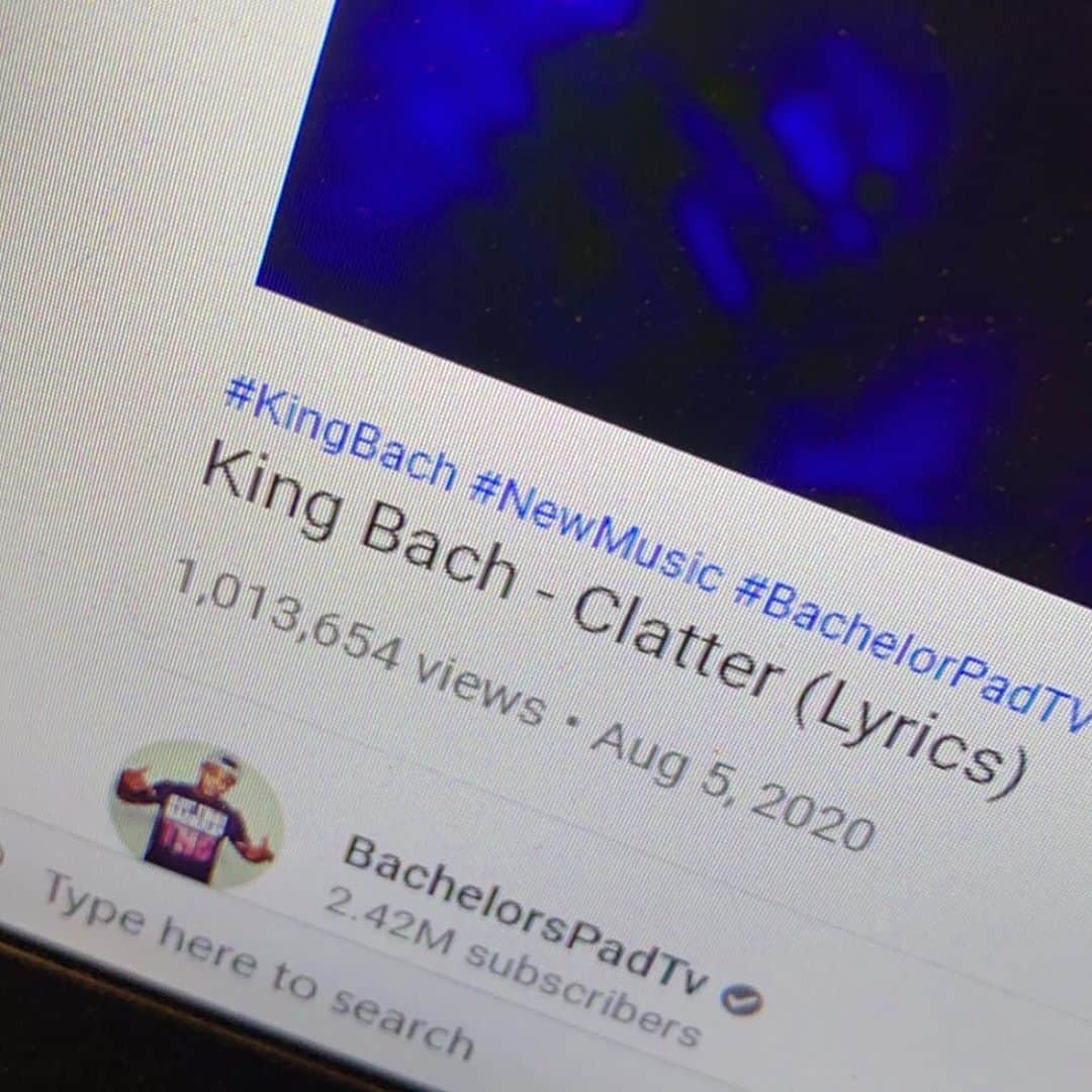 King Bachさんのインスタグラム写真 - (King BachInstagram)「Lyric video at 1 milli. 🔥🔥 I’m in the studio everyday I got more heat coming for yallll. This is just the beginning... Link in bio」8月19日 5時10分 - kingbach