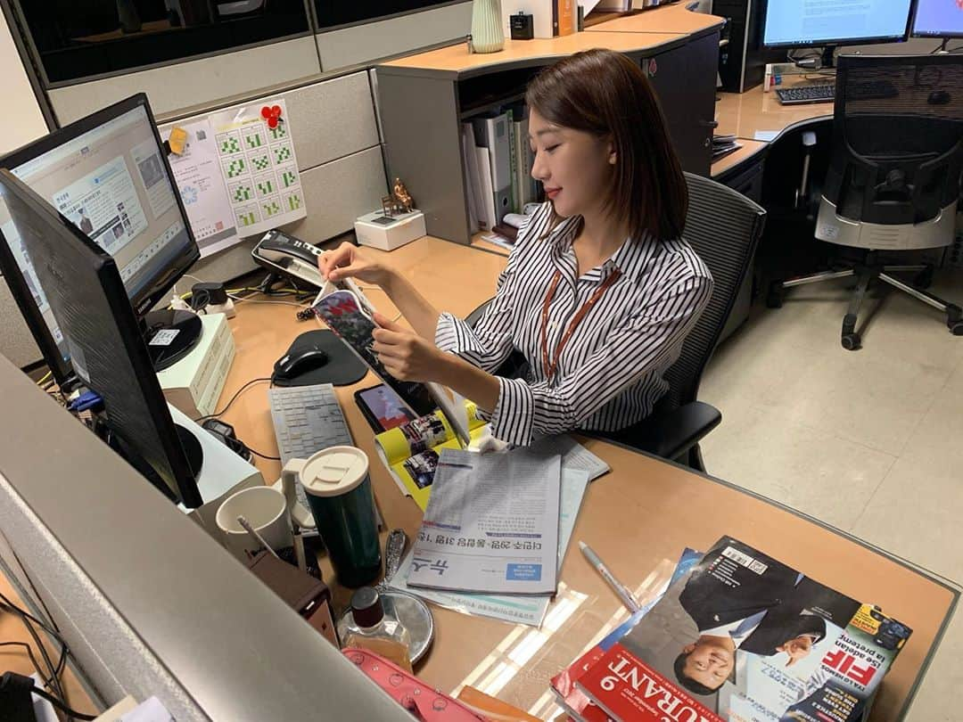 イ・ミンジさんのインスタグラム写真 - (イ・ミンジInstagram)「🎤👩🏻‍💻📑🗄💕」8月19日 14時43分 - mandyminzy