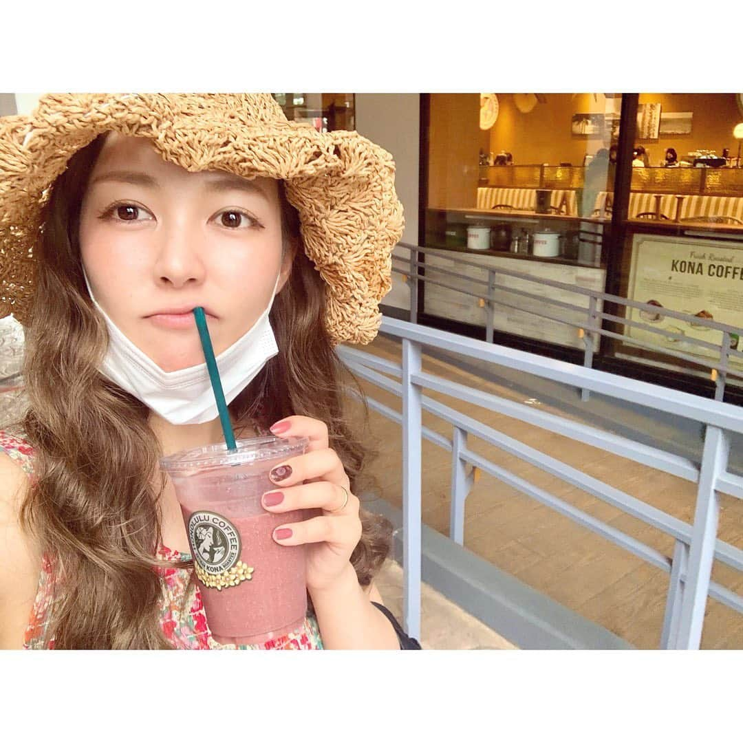 笹丘明里さんのインスタグラム写真 - (笹丘明里Instagram)「. 暑すぎて、ホノルルコーヒーの アサイースムージー😘🌺 . ひさびさに飲んだ☀️ おいしすぎて一瞬でなくなった🤙💋 . #ホノルルコーヒー #スムージー #アサイースムージー #アサイー #acai #acaismoothie #smoothie #honolulucoffee #coffee #cafe #カフェ #麦わら帽子コーデ #麦わら #麦わら帽子 #ワンピース #夏コーデ #summer #shopping #shoppingday #date #shoppingdate #おでかけ #ショッピング #夏 #笹丘明里 #honolulu #hawaii #ハワイ #行きたい #行きたすぎる 😢💓」8月19日 14時44分 - akari_sasaoka