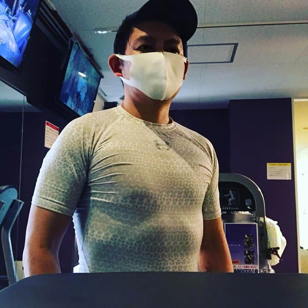 ごあきうえさんのインスタグラム写真 - (ごあきうえInstagram)「早くケンシロウになりたい！  #昼トレ  #筋トレ #training #ジム #ワークアウト  #workout #gym #워크아웃 #짐 #ケンシロウ　#Kenshirou #켄시로 #ごあきうえ #akiuego #goakiue」8月19日 14時47分 - goakiue