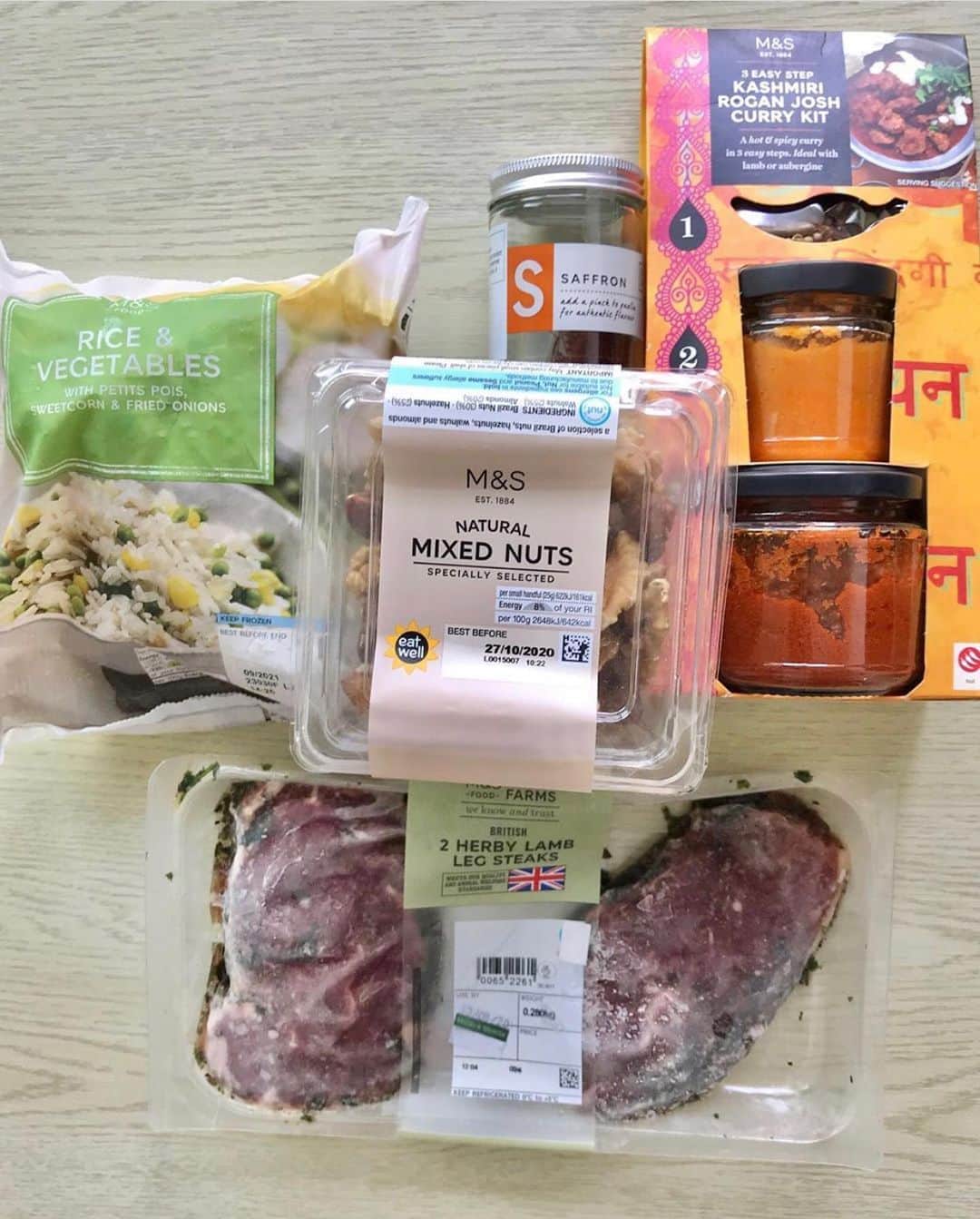 Li Tian の雑貨屋さんのインスタグラム写真 - (Li Tian の雑貨屋Instagram)「Hearty and shiok homemade lunch of Lamb Rogan Josh that’s prepared with @marksandspencer_sg's Meat & Poultry range sourced responsibly from M&S Select Farms 🏡 🍴  Swipe to see the recipe by Celebrity Chef Justin Foo (@justinfjh) who has teamed up with M&S to create 3 recipes that can be replicated easily at home with fresh British ingredients from @marksandspencer_sg.   The full range of top-quality M&S meat, fish, dairy and produce is available at selected M&S Foodhalls and also on the latest home delivery app - M&S Singapore! Enjoy $15 OFF your 1st order with min. $150 nett spend. Promo ends on 11 Sept and T&C apply. Download now at https://bit.ly/349jo6h.  ✏️ p.s. the lamb tastes really good with the curry even though it is not spicy. Can consider playing with the curry kit for other meats since it is so convenient  #marksandspencersg #CookwithChefJustin」8月19日 14時49分 - dairyandcream