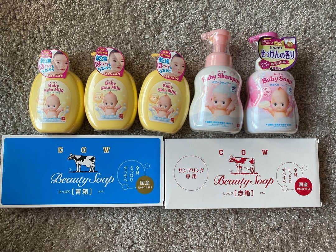 一ノ瀬優希のインスタグラム：「この前、福田侑子プロから牛乳石鹸いただきました❤️  これからガンガン使うはずだから嬉しいー😆 ありがとうございます😁  そして、ちょっと前だけど、久しぶりに石山ことちゃんに会いました😊 一昨年くらいの女子オープンの予選会で一緒にまわってから、しゃべるよーになったけど、いい子😊 頑張ってほしー‼️  #来週はニトリ #スポーツの力はすごい #みんなで応援しましょ😊」