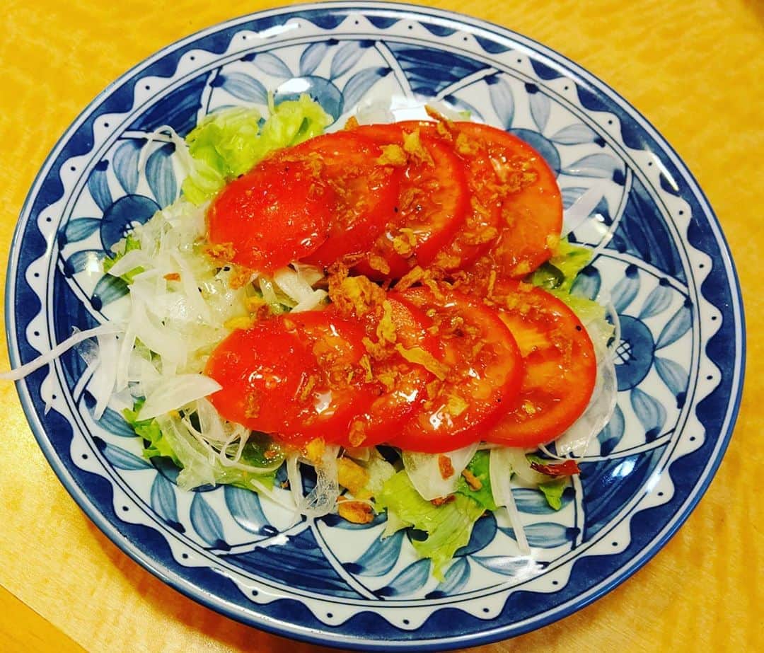 山本しろうさんのインスタグラム写真 - (山本しろうInstagram)「トマトはやっぱりとんかつにいむらのトマトサラダにかぎる #二日で一トマト  #とんかつ #にいむら #トマトサラダ #トマト #トマト！！」8月19日 15時05分 - yamamotoshiroto