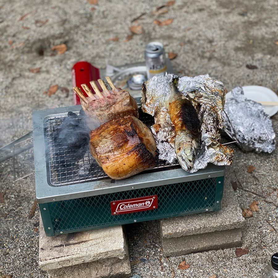 飛鳥りんのインスタグラム：「クオリティーの高いバーベキュー🍖 めちゃうまでした🥺❤️最高❤️ ソーシャルディスタンスバッチリ👌🏻😂てか大自然貸切状態❤️  #bbq」