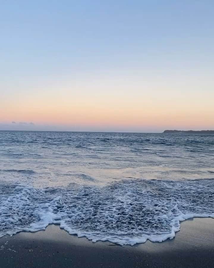 のインスタグラム：「Happy Sunset⛱  #sunset #chillout #powerpoint #三浦海岸 #pinksunset #sea #私の夏休み #2020」