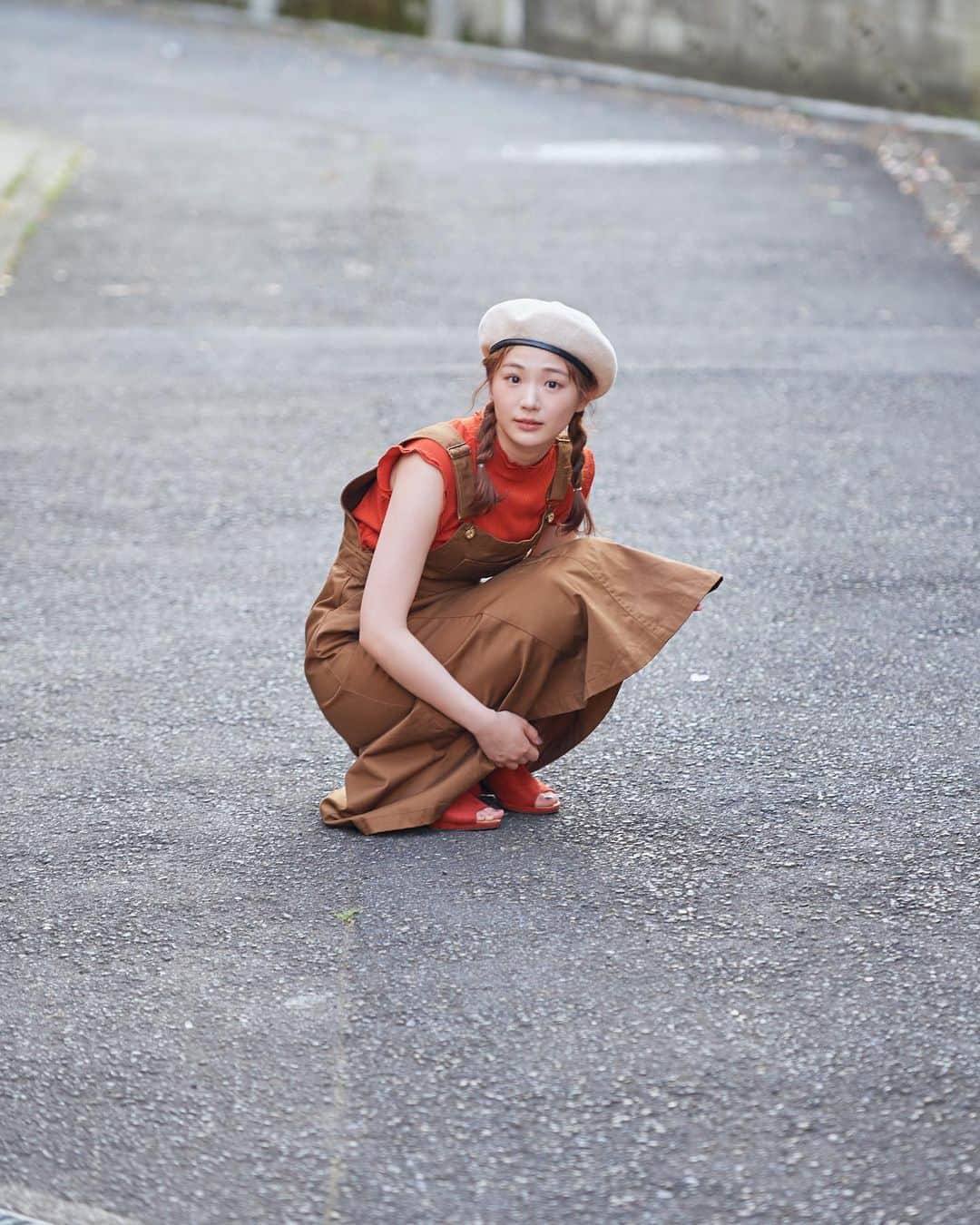 長谷川かすみのインスタグラム：「(੭´ ꒫`)੭̸  photo @hideaki.ichikawa25  hair&make @hitomi.enta_makeup」