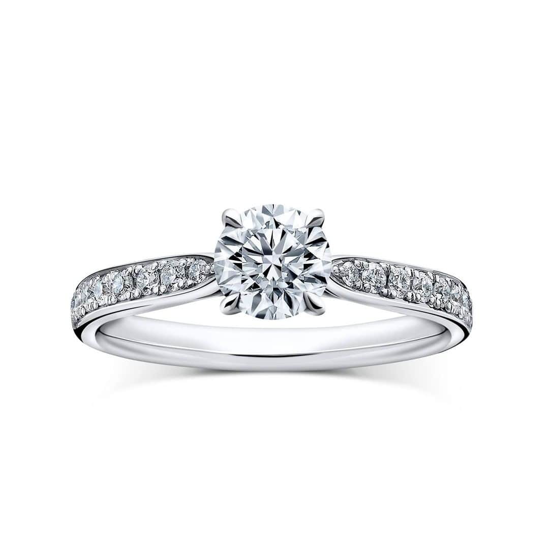 ラザール ダイヤモンド ブティック公式 | 婚約・結婚指輪さんのインスタグラム写真 - (ラザール ダイヤモンド ブティック公式 | 婚約・結婚指輪Instagram)「運命の人に出合い、恋に落ち、ぬくもりあふれる時間を育むなかで、永遠の愛を誓った2人。誓いの言葉とともに必要なのは、愛の証でもあるエンゲージリング。  センターダイヤモンドの手前まで、丸みを帯びたままキュッとシェイプされたアームが特徴の「ウィル」。エッジの中にメレダイヤを規則的に配することで、極めてノーブルな印象に。  揺るぎない愛とこれからの幸せを願う気持ちを形にした「ウィル」は、愛の証として最もふさわしいリングです。  プロフィールのリンクからHPをご覧いただけます。﻿ → @lazarediamond_boutique  #lazarediamond #ラザールダイヤモンド #世界三大カッターズブランド #結婚式準備 #花嫁 #bridaljewelry #全国のプレ花嫁さんと繋がりたい #結婚準備 #marry花嫁 #卒花 #プレ花嫁さんと繋がりたい #結婚指輪 #マリッジリング #エンゲージリング #2020夏婚 #大人婚 #令和婚 #2020秋婚 #2020冬婚 #marriagering #新婚生活 #結婚指輪探し #ブライダルジュエリー #指輪探し #エタニティリング #婚約指輪探し #結婚指輪選び  #婚約指輪選び #結婚報告 #結婚準備記録」8月19日 16時00分 - lazarediamond_boutique