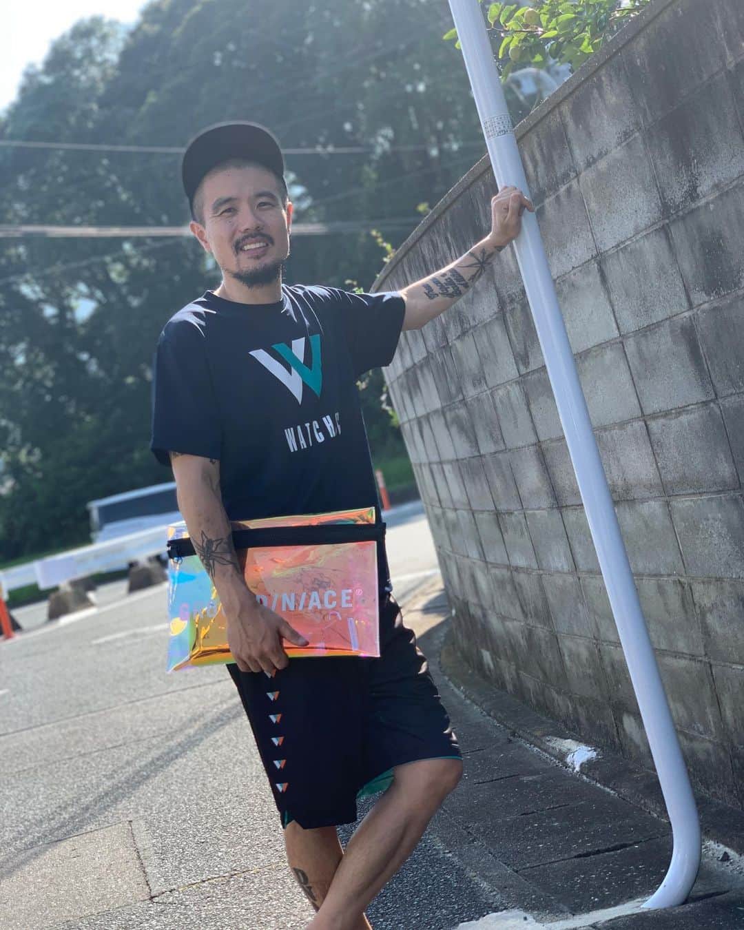 青木康平のインスタグラム：「グランダンエース　@ground_n_ace の Reflector Logo PC Clutch Bag 目立ちます😎😎😎  #groundnace #ground_n_ace #グランダンエース ＠ground_n_ace」