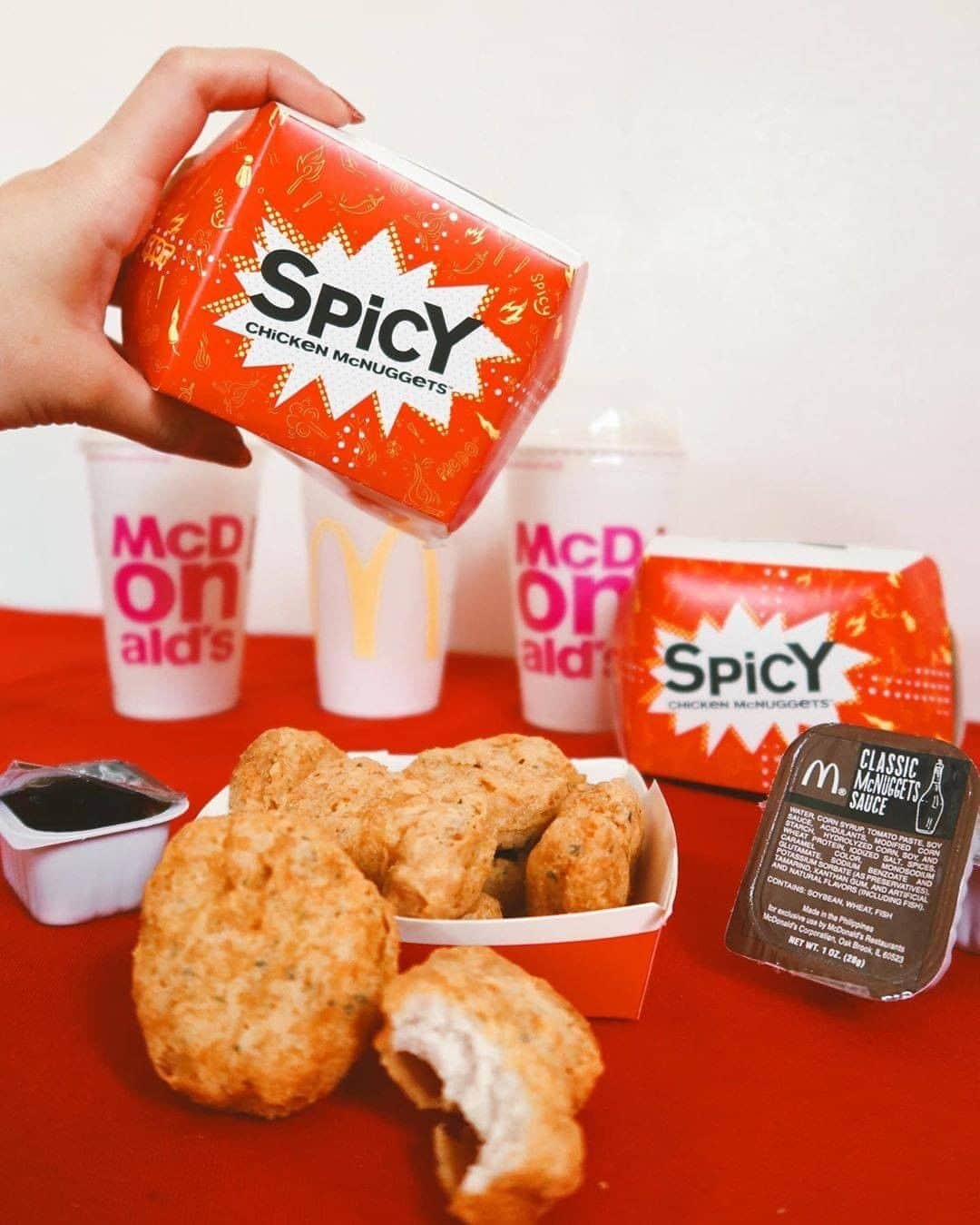McDonald's Philippinesのインスタグラム：「What is your go-to combination with our Spicy McNuggets? Looks like @alyagustinn is loving it with her McDo Shake!」