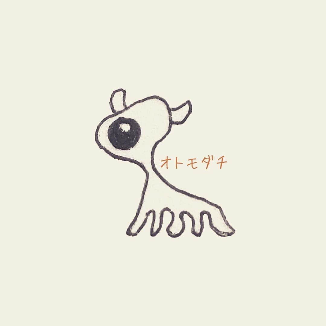 小柳ゆきさんのインスタグラム写真 - (小柳ゆきInstagram)「【オリジナルグッズのご紹介】  小柳ゆきが生み出したクリーチャーがグッズになりました🥳  数量限定になりますので、 お早めにお買い物のお供として是非ゲットしてくださいね❗️  購入はストーリーズから飛んでください💁‍♀️ https://yuki-k.fanmo.jp/ecobag/  👁クリーチャーのご紹介👁 〈ノームゆきちゃん〉 幸せを運ぶクリーチャー。 お鼻が研ぎ澄まさせれていて何でも嗅ぎ分けちゃうよ。 でも物忘れが凄いから、いつも何かを探しているんだ。  〈オトモダチ〉 寂しがりのクリーチャー。 常に誰かの後をついて行って手を繋いでもらおうとするよ。 手を繋いであげないとすぐに泣いちゃうんだ。  是非お見知りおきを❗️  by STAFF #エコバッグ #クリーチャー #creature」8月19日 16時09分 - yuki_koyanagi