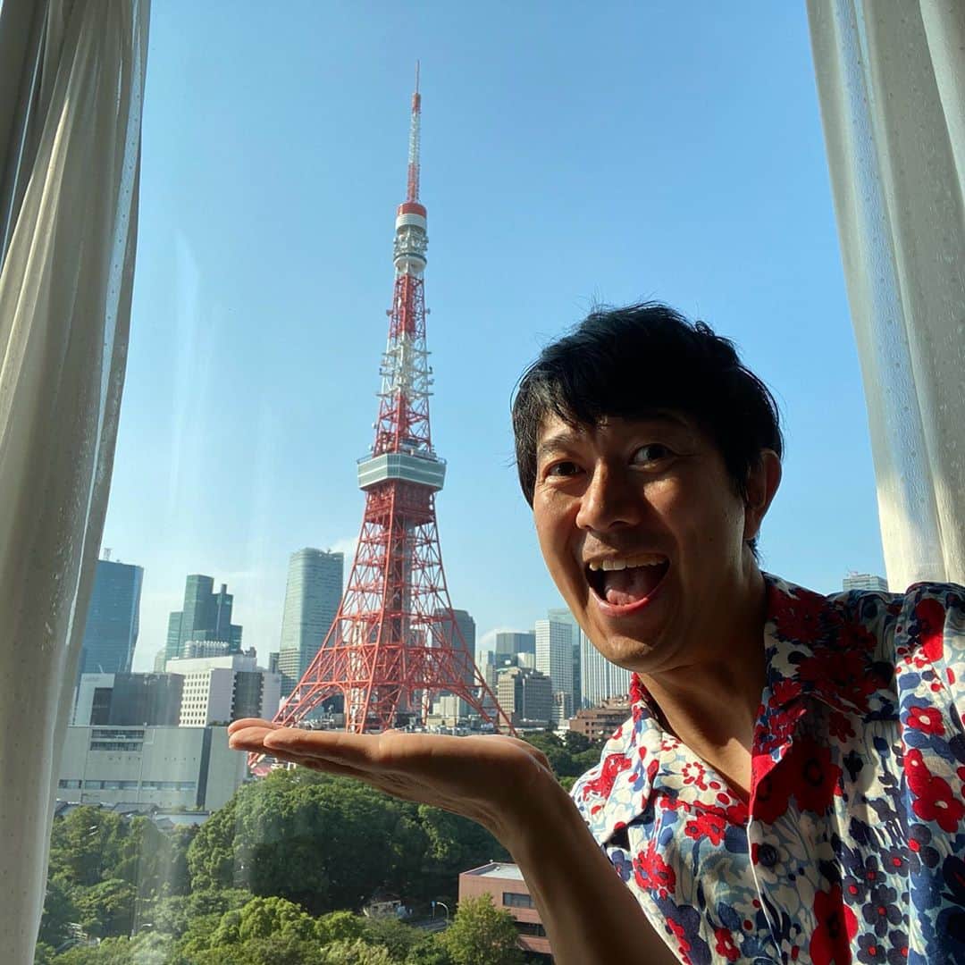 アキラ100%さんのインスタグラム写真 - (アキラ100%Instagram)「東京タワーはいつ見ても素敵だ🗼 大人になった今でも、東京タワーを見るとテンションが上がります。 大好きなFIATとのドライブでもテンションが上がる。FIATはいつだって心強い相棒です✨ 愛車のFIAT 500XからCoolなアーバン スポーツSUVがデビュー！  #フィアット #Fiat500xsport  #好きな場所 #東京タワーが好き #ドライブスポット #おすすめスポット  #PR」8月19日 16時04分 - akira100percent_