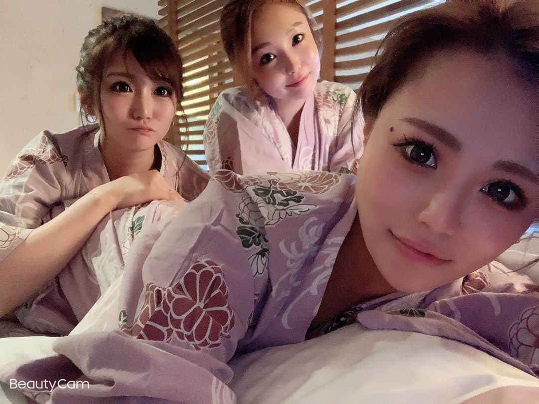 のインスタグラム：「箱根🕊 𓈒 𓂂𓏸  温泉はまりそー♥️ あと1回だけプール入りたいな๛ก(ｰ̀ωｰ́ก)  #リュアーグ#歌舞伎町#キャバ嬢 #北新地#箱根#旅行#あうら橘 #女子旅」