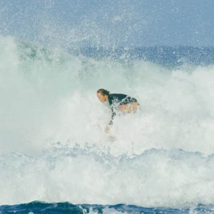 カリッサ・ムーアのインスタグラム：「Distance makes the heart grow fonder ❤️ video: Rick Memsic @swellpatrol」