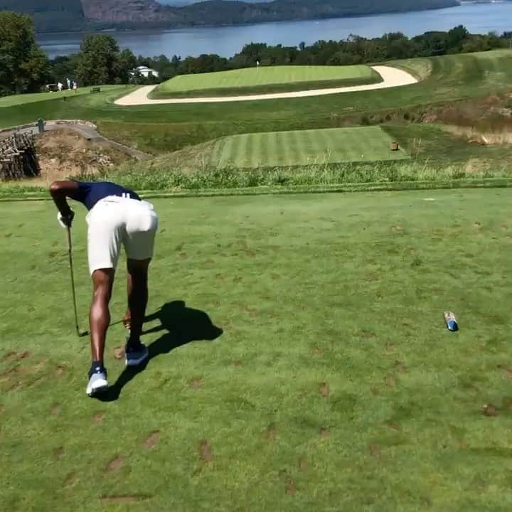 レイ・アレンのインスタグラム：「16th hole Sleepy Hollow #72 #9iron」
