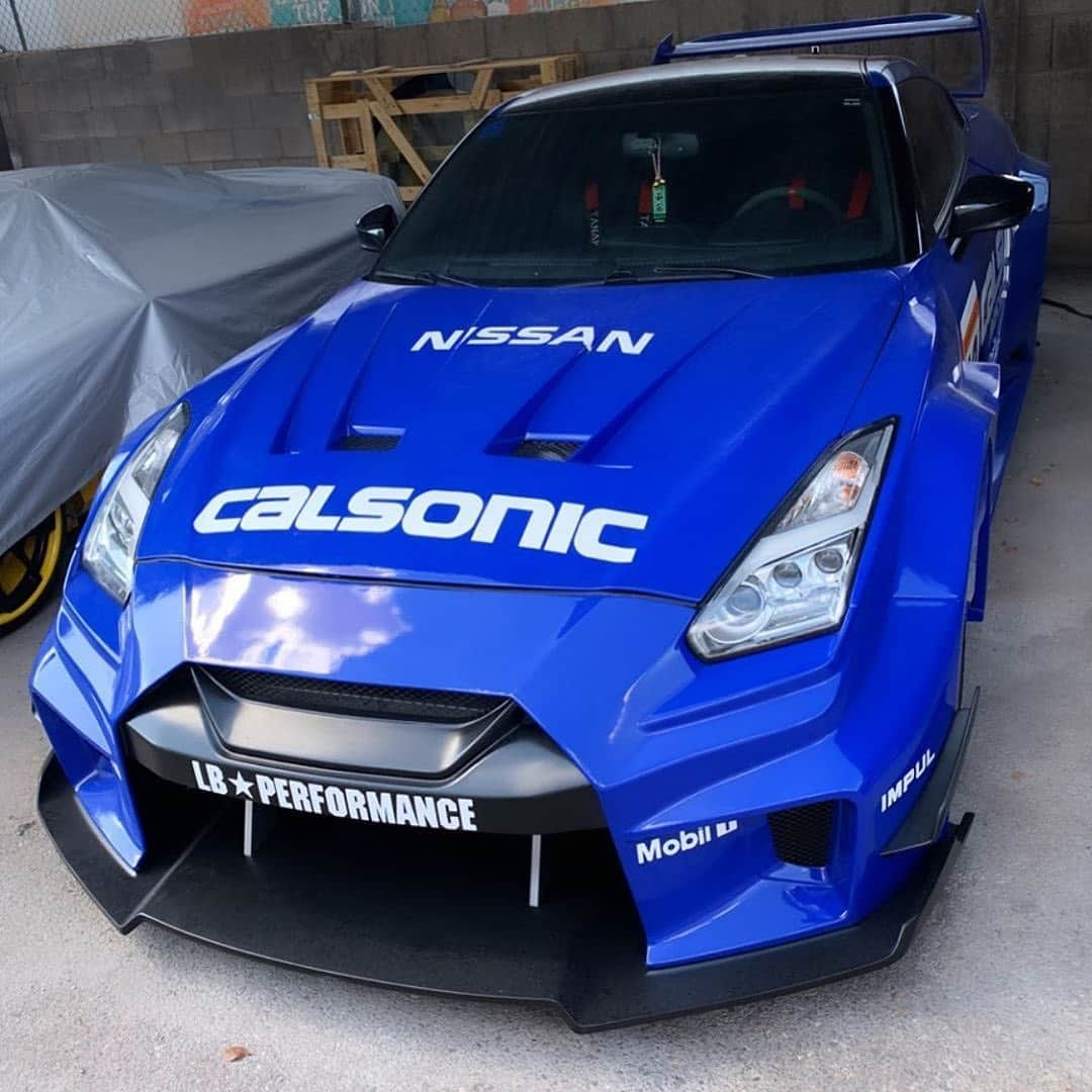 CarsWithoutLimitsさんのインスタグラム写真 - (CarsWithoutLimitsInstagram)「LibertyWalk GTR built by @cb_autosalon @creativebespoke  #carswithoutlimits #libertywalk #gtr」8月19日 7時55分 - carswithoutlimits