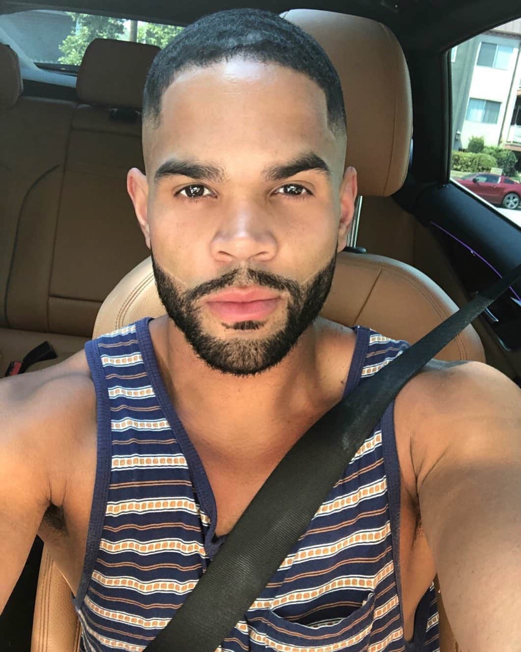 ディジョン・タルトンのインスタグラム：「Y’all bored in the house again yet?」