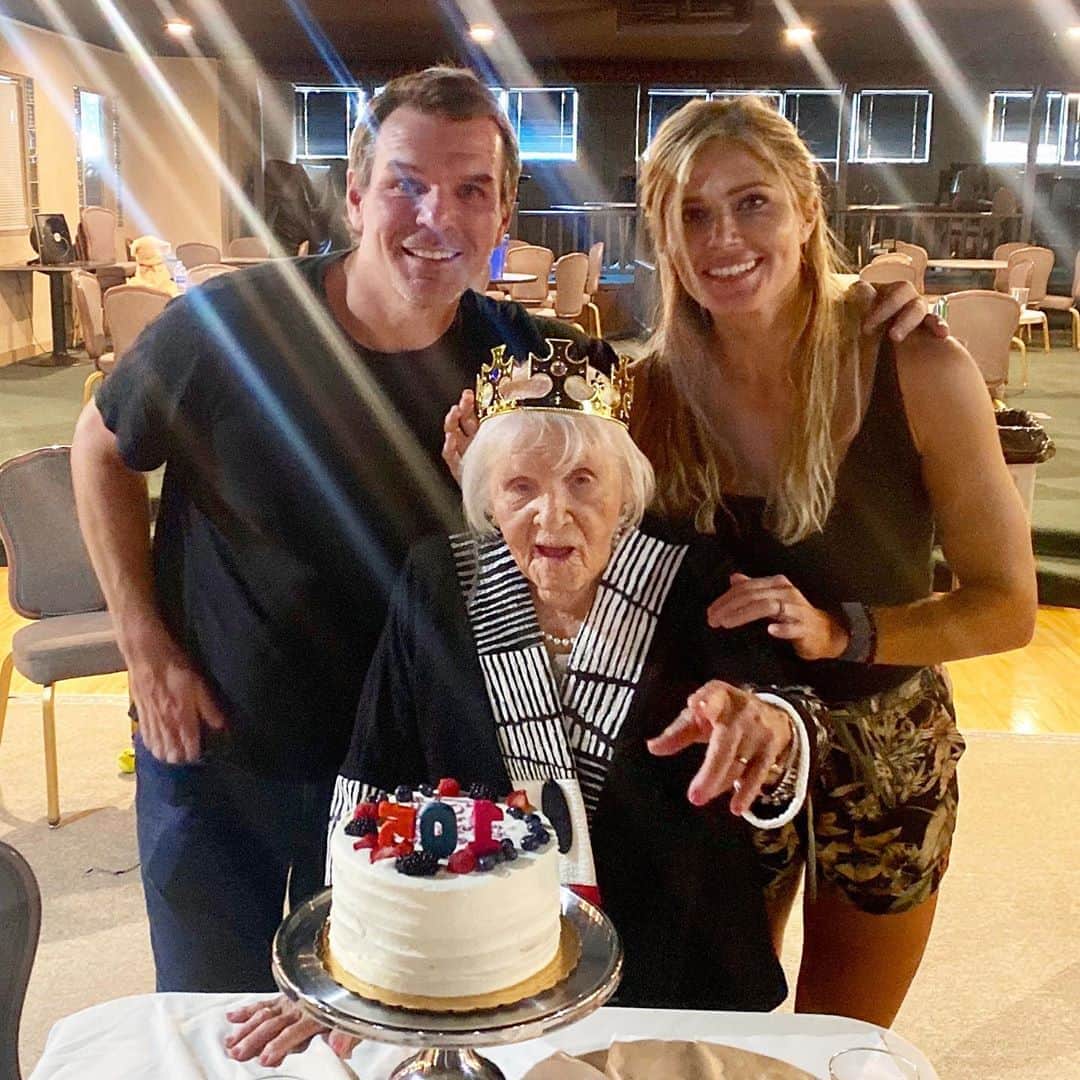 トリー・ウィルソンのインスタグラム：「. Today is my dear Grandmas’ 105th BIRTHDAY! . We flew to Idaho a few weeks ago to celebrate her early. Not many of us make it to that number & it’s something to celebrate indeed! . She says her secret is to let stress & crap roll off her back & she always has. Luckily I kinda inherited that trait so perhaps I’ll be here awhile also. She also says we all need to ALWAYS have big plans & dreams in the works. Which she STILL DOES. . We had a celebration for her @ her business. It’s called The Mardi Gras in Boise, Idaho & is a dance hall. (Cheap plug for her birthday 😜) That day she told me all about her new plan for gigs after “the virus” goes away. They big plans. ;) . What an inspiration she is. Most of us would be chillin at 105..not her. And that’s prob why she’s still here. (With a stronger immune system than all of us put together I might add) . Every time I see her I try soaking her up as if it may be the last..yet I keep getting the gift again. So grateful. ❤️🙏🏽 . Last video is a lil blurry but turn sound up & listen to her in AWE of the artist who made the nature in front of her. 😇」