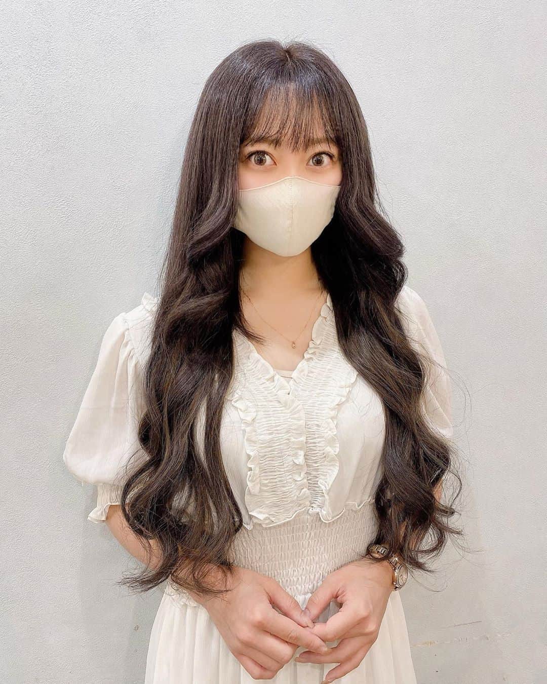 のインスタグラム：「💇‍♀️💈💕❤️💛💚. * #goodmorning ☀️🌈. #lapis にて…♡(*´꒳`*). 黒髪スーパーロングにしたよ😎💓. ➡︎私はやぱロング派だっっ❤️✨. #beautysalon #shinjuku #美容院 #ラピス #ゆるふわ #新宿美容院 #エクステ #スーパーロング #黒髪 #黒髪ロング #グラビア #恵比寿マスカッツ #松本ゆん #新宿 #좋아요 #팔로우 #팔로미 #뷰티스타그램 #머리스타그램 #셀카 #셀스타그램 #일본 #귀여워 #followｍe #me #イメチェン」