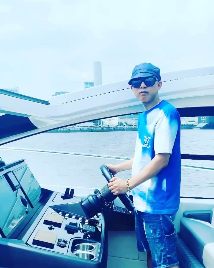 のインスタグラム：「🛥彡☁️」
