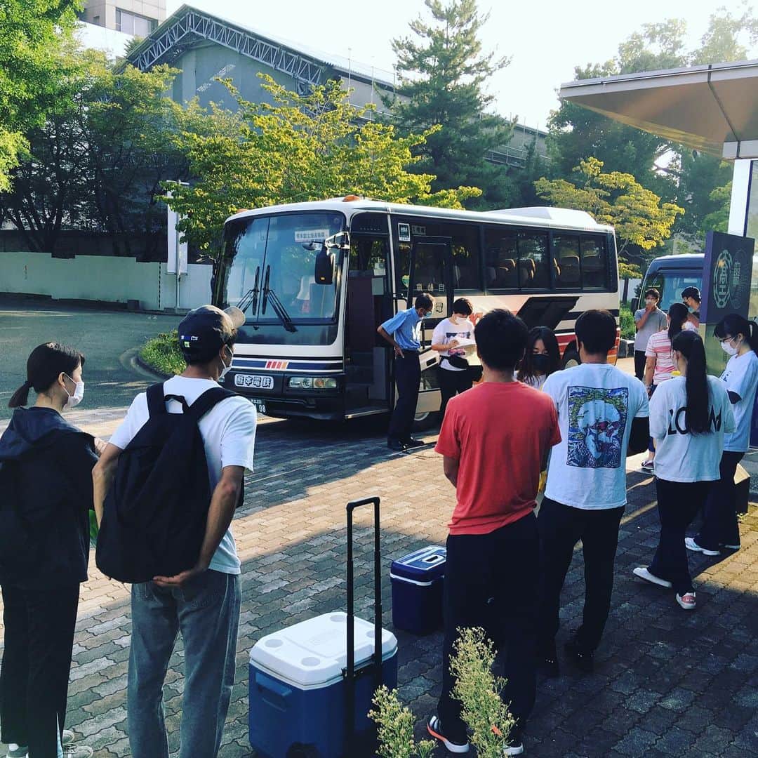 Kumamoto COC+のインスタグラム：「8/19、今日は多良木へ！避難所運営のボランティアです。14名の学生さんが参加してくれました。今朝も部門長お見送りで元気に出発しました。 #多良木高校」