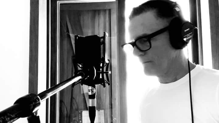 ブライアン・アダムスのインスタグラム：「The Best Was Yet to Come. (See the whole song on my YouTube channel or at the link in the bio) This song was featured on the album "Cuts Like A Knife" but was actually written for a film "Star 80" on the life of Dorothy Stratten, a Vancouver girl who went to Los Angeles to become a Playboy bunny and was murdered. I was touched by the story of a small town girl who went to try and better her life, only to be horrifically gunned down by a jealous boyfriend.  I’m singing live (2020) to the original TV track mixed in 1983.  Lyric: Just a small town girl in the city lights - the best was yet to come Then lonely days turned to endless nights - the best was yet to come How were you to know - that you would be the lucky one Ain't it funny how time flies - when the best was yet to come...  #bryanadamsthebestwasyettocome #bestisyettocome #bryanadams #dorothystratten」