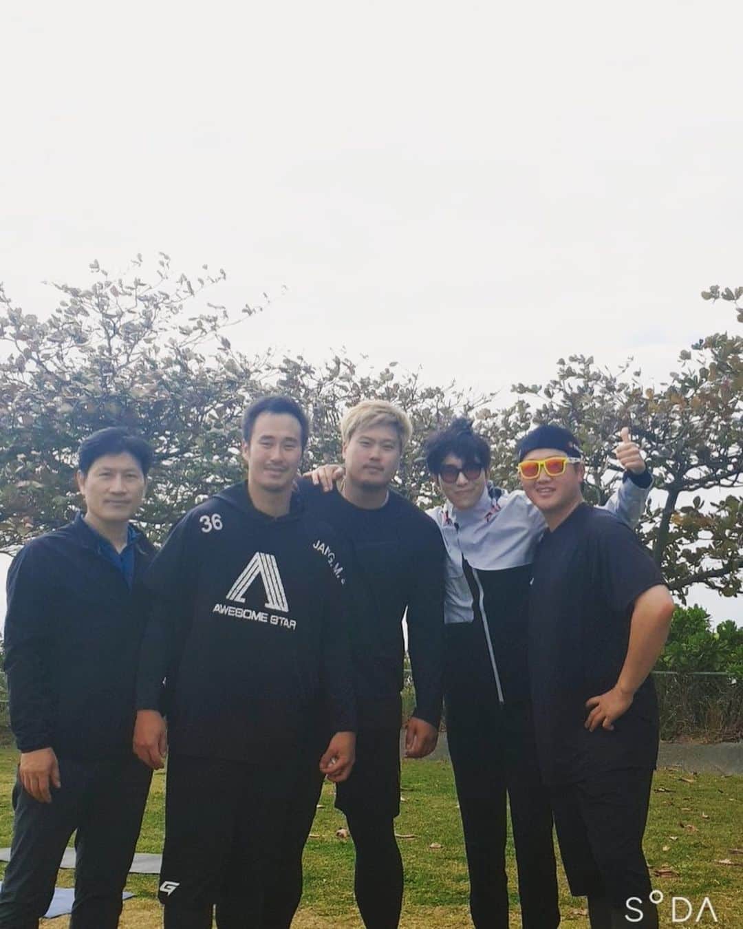 ユン・ヒョンミンのインスタグラム：「토론토 에이스 현진이~ 장민재,김진영선수,김병곤 트레이닝 코치님~ 모두 부상 없이 올시즌 좋은 성과 얻으셨음 좋겠어요~ 화이팅! #코리안몬스터 #사이영상은니꺼다 👍」