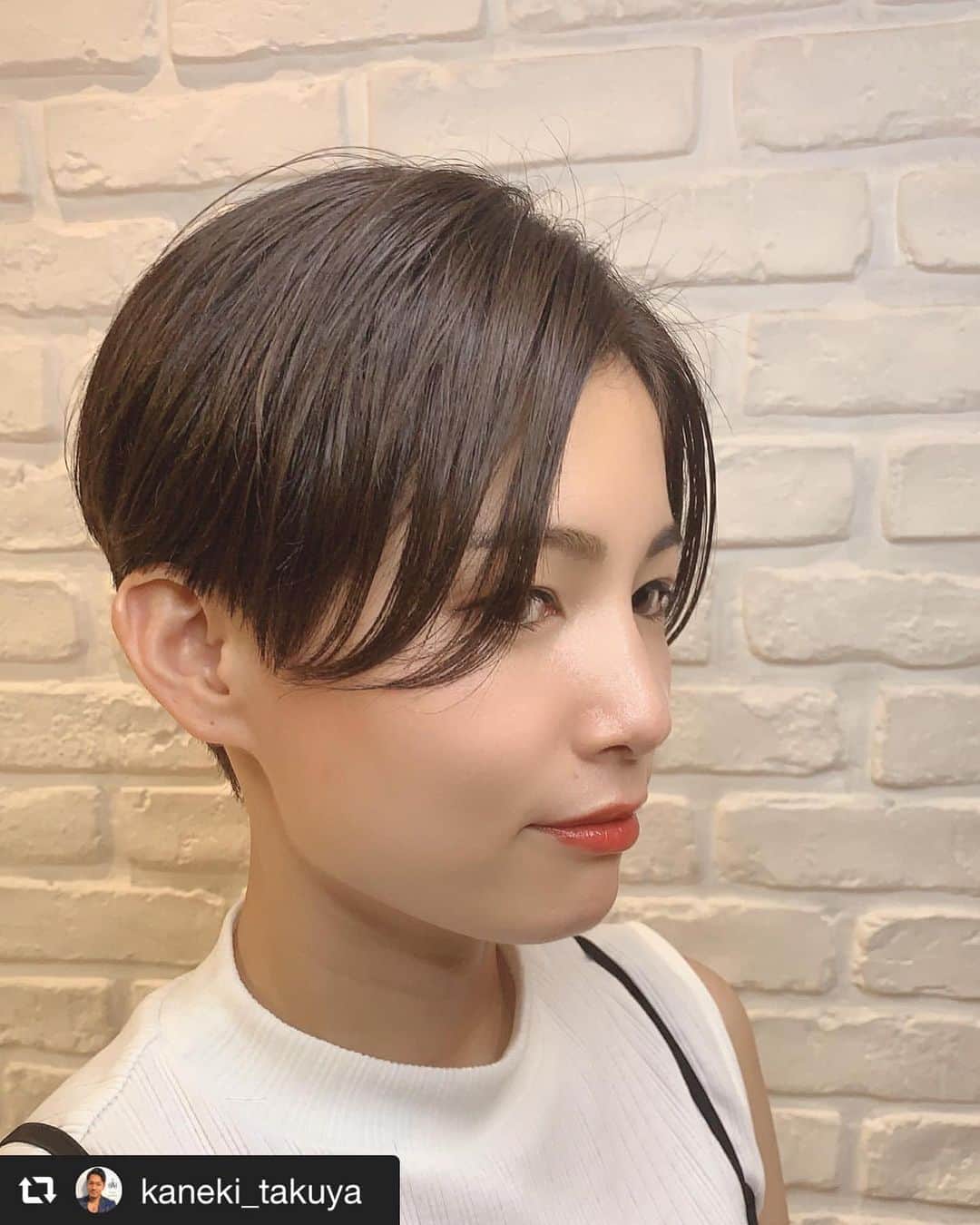 hair_ISMさんのインスタグラム写真 - (hair_ISMInstagram)「@kaneki_takuya via @PhotoAroundApp  ✨刈り上げ女子✨ ・ カラーは、ブリーチ無しの ダークシルバー✨ ・ 僕の女性のお客様は、 圧倒的にショートヘアの方が多いです😊 ・ 身長、髪質、ライフスタイルに合わせて 髪型を考えてます。 ・ 是非、1度カットさせて下さい✨ クセになりますよ😎 ・ 当日予約も大丈夫です🙆‍♂️ ISM 北千住 11:00〜19:00 お電話でのご予約は 03-3879-2339 まで お願い致します。 ・#北千住 #ISM北千住 #金木拓也#HAIR#東京 #美容師 #美容学生  #ショートヘア  #ヘアスタイル #haircolor #刈り上げ #ショートカット  #ヘアアレンジ #ショートボブ　#ベリーショート #sexy #l4l #f4f #ootd#刈り上げ女子 #髪型　#Instagram #いいね返し#instagood #love #japan  #ボブ #cute #likeforfollow #likeforlikes」8月19日 10時11分 - hair_ism
