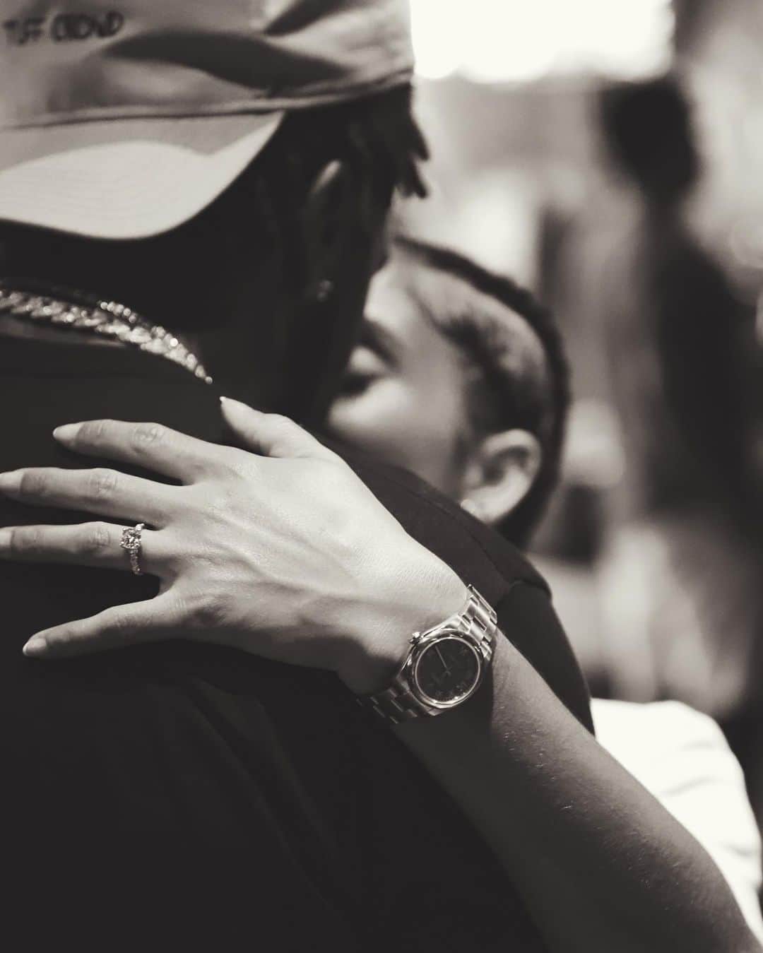 ケイラ・フィリップスのインスタグラム：「May God bless our union. I pray God’s Will will be done & we’ll walk in obedience to His Word. I SAID YES🙏🏽💍🙌🏼 #engaged」