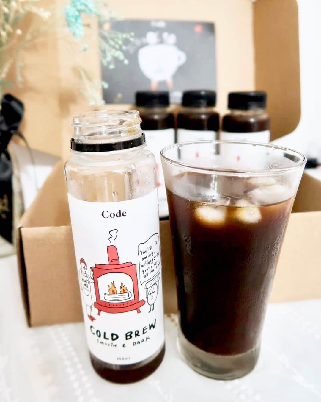 Li Tian の雑貨屋さんのインスタグラム写真 - (Li Tian の雑貨屋Instagram)「Pumping up the mid-week with @codecoffee.sg cold brew that’s pleasantly smooth, with a decent strength that makes it suitable for coffee and non-coffee drinkers alike 👌🏻  Made with traditional wood-roasted coffee beans from Italy, the brew is steeped cold and slow for 20 hours before being bottled. Available at $6.50 per bottle or at a discounted rate for 6-pack/12-pack size.   • • • #singapore #cafe #yummy #love #sgfood #foodporn #igsg #sgcafe #instafood #gourmet #onthetable #snacks #sgshop #sgeats #f52grams #sgcakes #mediadrop #feedfeed #pastry #foodsg #tasty #stayhomesg #sgblog #sgpromo #coffee #drinks」8月19日 10時37分 - dairyandcream