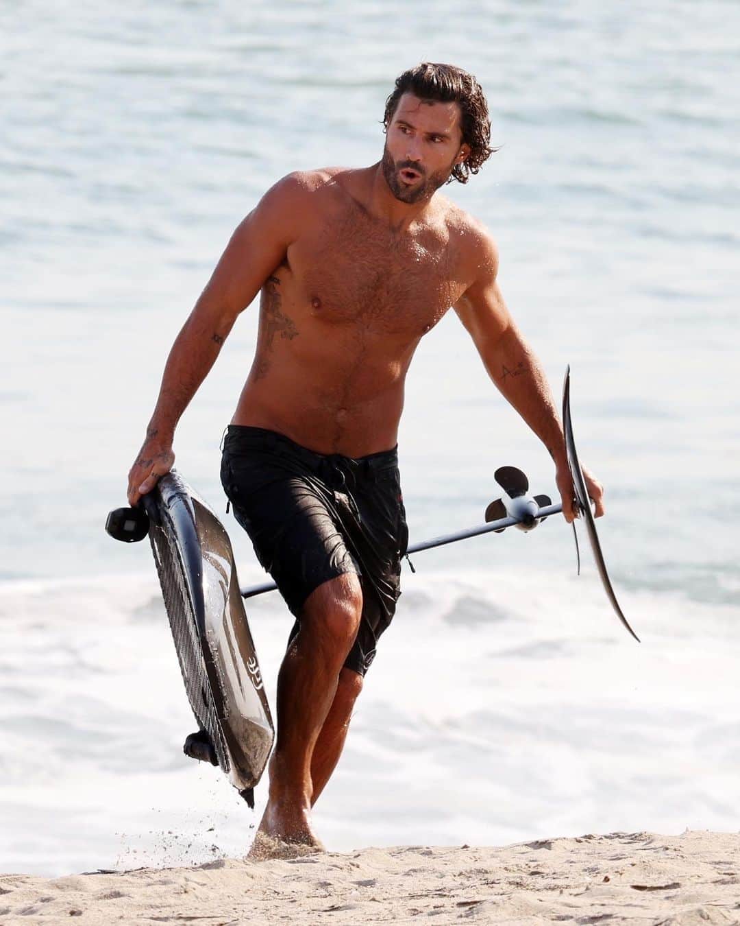 Just Jaredさんのインスタグラム写真 - (Just JaredInstagram)「@brodyjenner heads back after a day of surfing in Malibu. #brodyjenner  Photo: Backgrid」8月19日 10時30分 - justjared