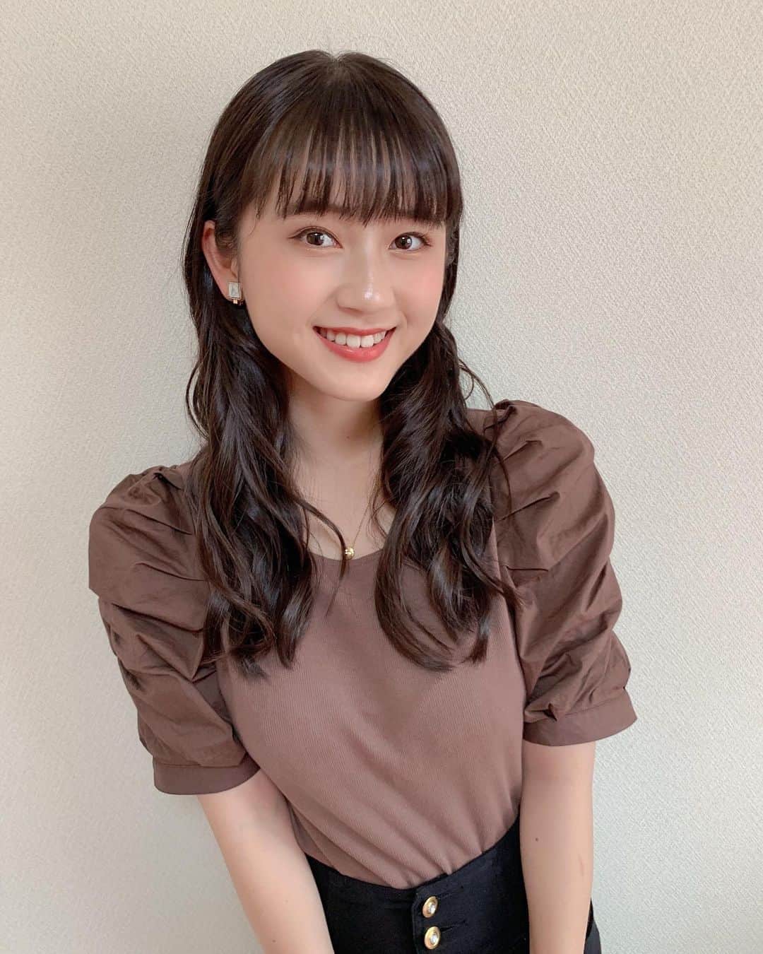 のインスタグラム：「・﻿ ﻿  🕊🤎﻿ ﻿  ﻿ #巻き髪﻿ ﻿ ﻿」